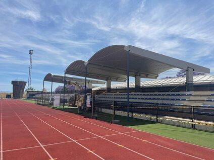 Cubierta curvada en las instalaciones deportivas "Miguelete" en Marchena (Sevilla) - Espaa