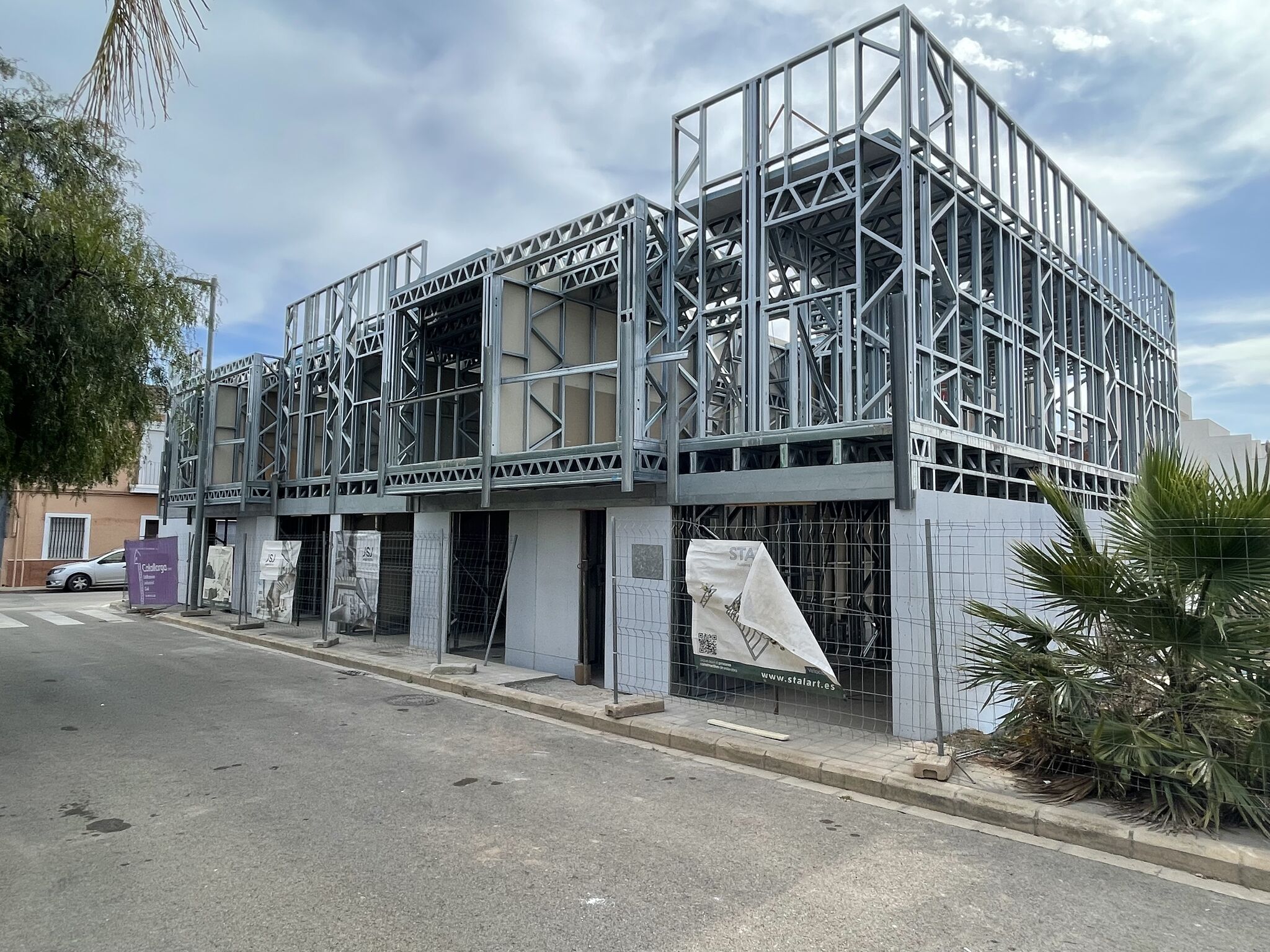 construction  type steel frame ou charpente légère avec plancher collaborant pour une maison à Foios Valencia - espagne. (by incoperfil)