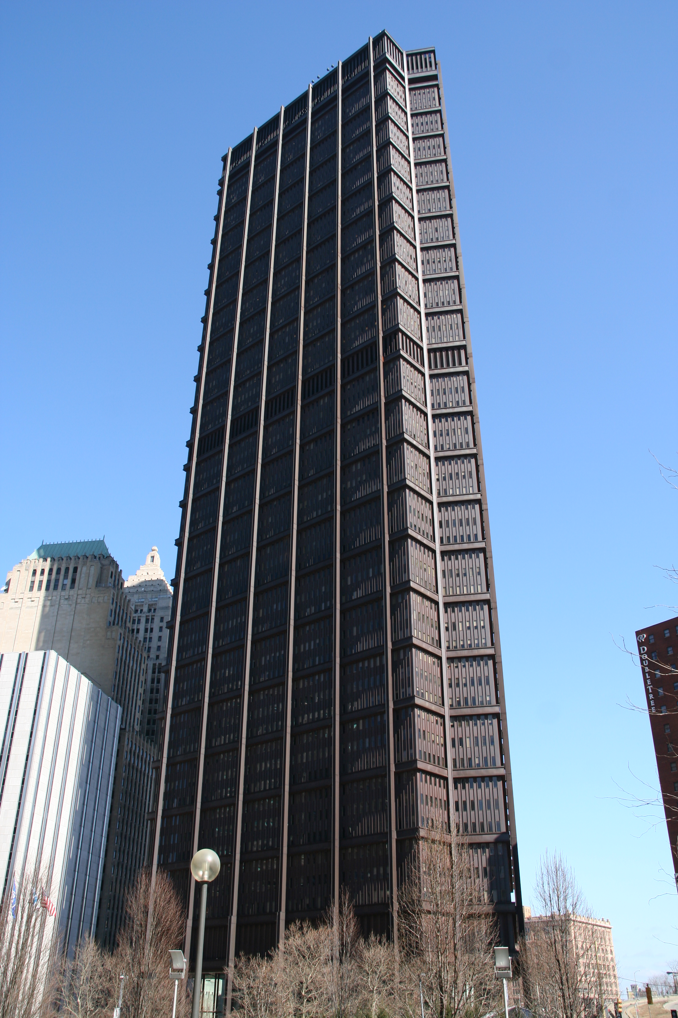 U.S. Steel Tower, también conocido como Steel Building acero corten- 