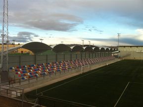 Cubierta curva autoportante como solucin para las gradas del estadio de ftbol de Tarazona (Zaragoza) - Espaa
