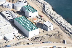 Couverture cintre autoportante d'haute resistance pour l'usine d'engrais au port d'Algeciras (Espagne) 