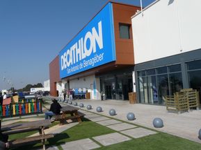 Cubierta deck para nuevo Decathon en San Antonio de Benagber (Valencia) - Espaa