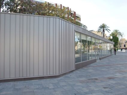 Revestimiento arquitectónico INCOBends en la plaza de la ermita de Picassent (Valencia) - España