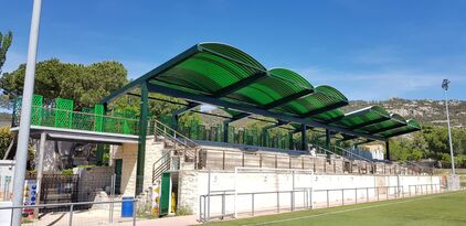 Cubierta curvada para el graderio de fútbol de Hoyo de Manzanares  (Madrid) - España