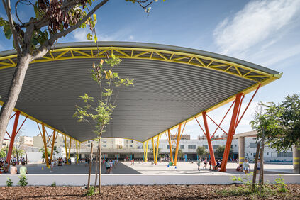 Self-supporting curved roof with a span of 22 meters in the Marie Curie educational center in Seville - Spain